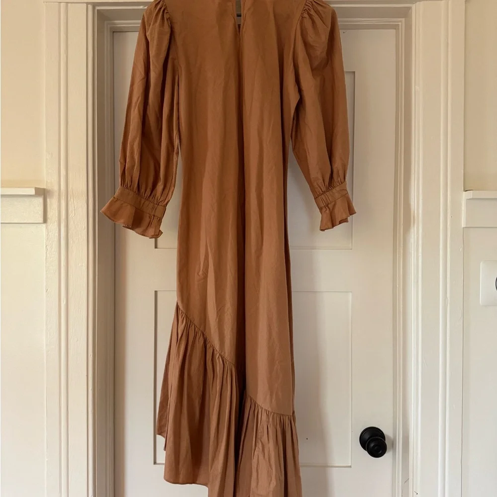 DOEN Tan Dress with Ruffles and Assymetrical Hem - Picture 2 of 3